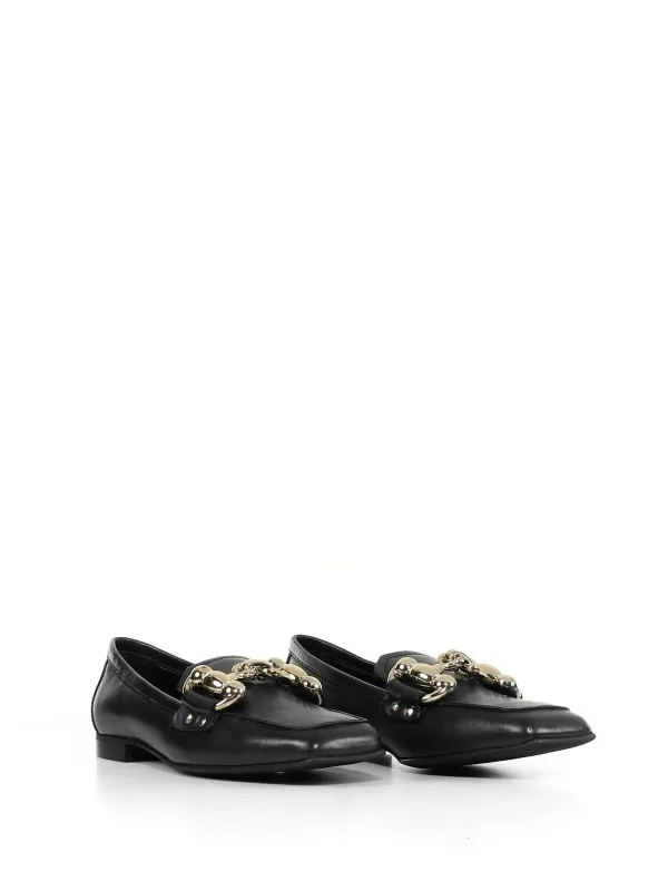 Leather loafer with accessory