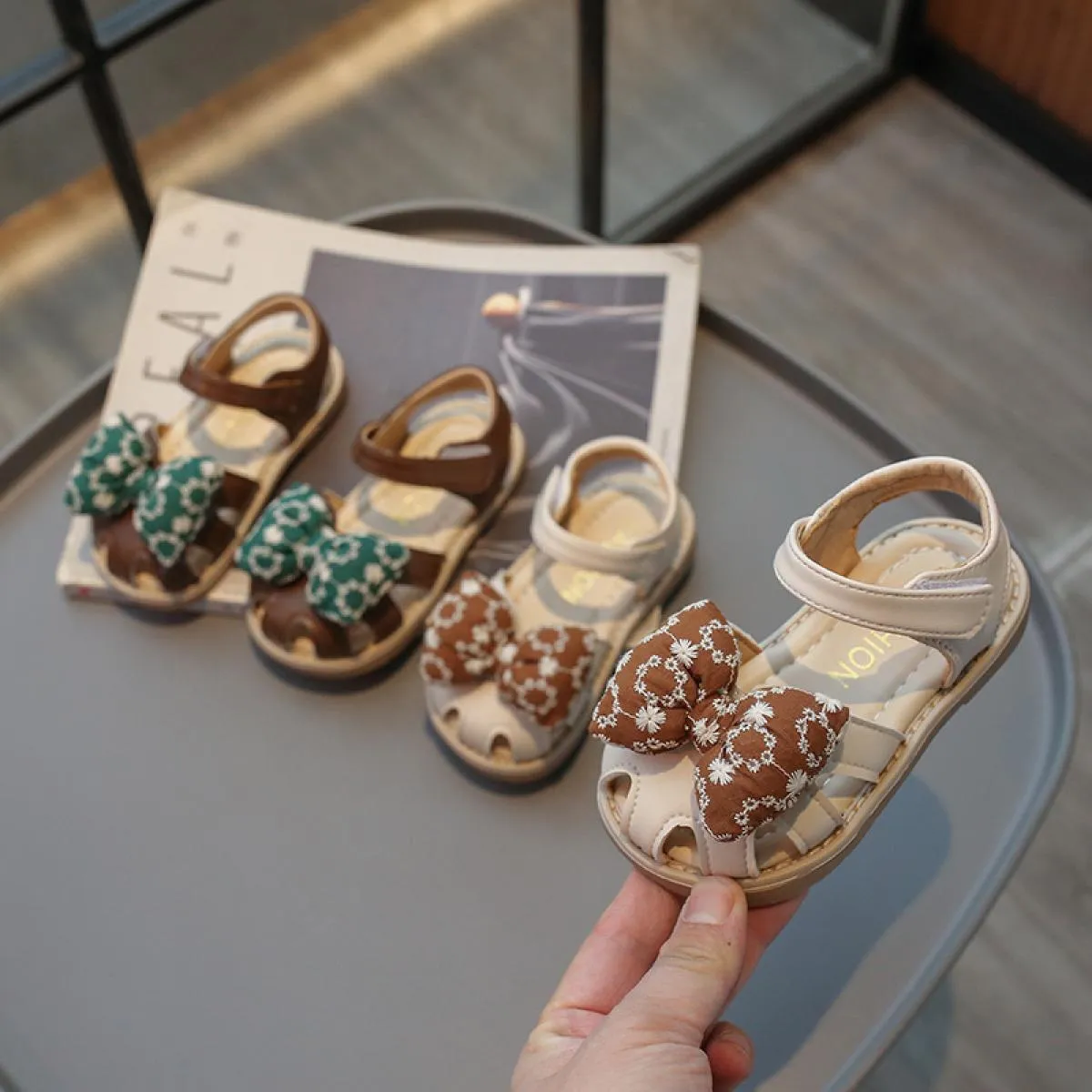 Sandali per ragazze con punta ricamata, scarpe da principessa, nodo con fiocco, estate, nuovi appartamenti vuoti alla moda vinta